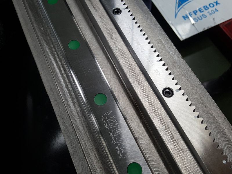 1500W Mesin Nglereni Tube Laser 1500W kanggo Didol Tube Pipa Laser lan mesin pemotong logam 1.5KW