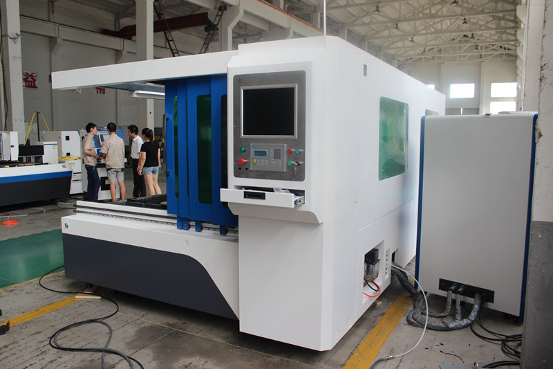 IPG 700w Sheet Logam Mesin Motong Laser China